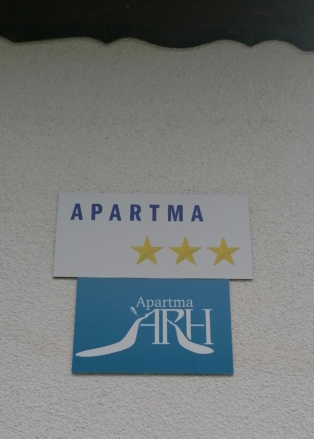 Apartma Arh *